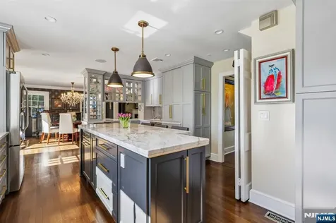 23 Greenview Way Montclair NJ 07043