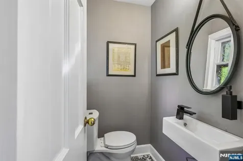 23 Greenview Way Montclair NJ 07043