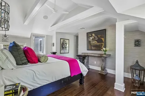 23 Greenview Way Montclair NJ 07043