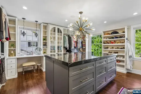 23 Greenview Way Montclair NJ 07043