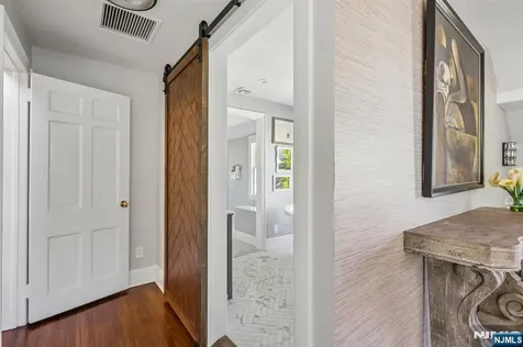 23 Greenview Way Montclair NJ 07043