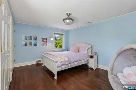 23 Greenview Way Montclair NJ 07043