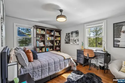 23 Greenview Way Montclair NJ 07043