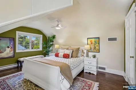 23 Greenview Way Montclair NJ 07043