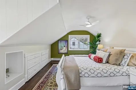 23 Greenview Way Montclair NJ 07043