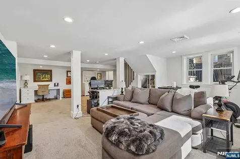 23 Greenview Way Montclair NJ 07043