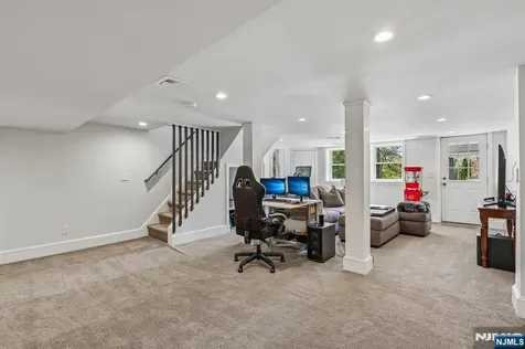 23 Greenview Way Montclair NJ 07043