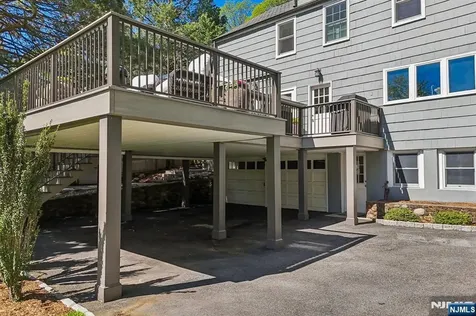 23 Greenview Way Montclair NJ 07043
