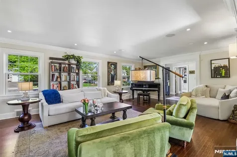 23 Greenview Way Montclair NJ 07043