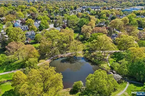 23 Greenview Way Montclair NJ 07043