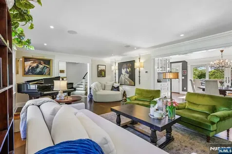 23 Greenview Way Montclair NJ 07043