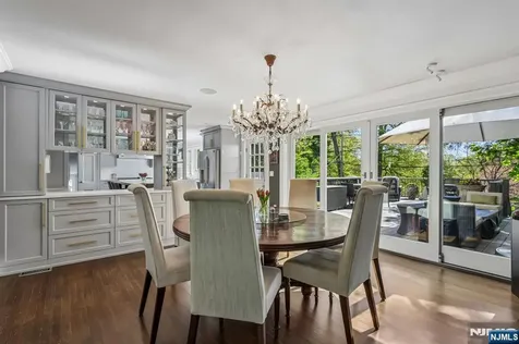 23 Greenview Way Montclair NJ 07043