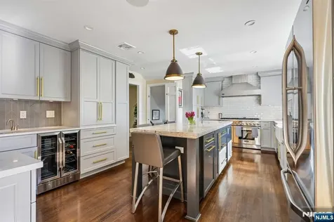 23 Greenview Way Montclair NJ 07043
