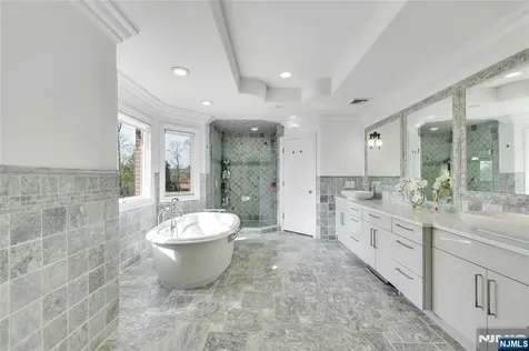 1115 Briar Way Fort Lee NJ 07024