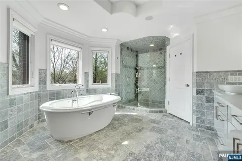 1115 Briar Way Fort Lee NJ 07024