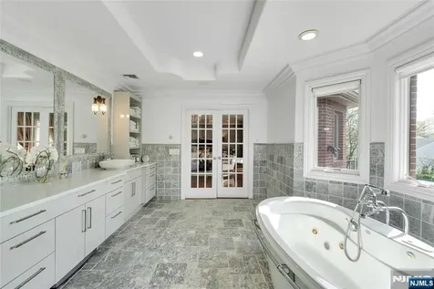 1115 Briar Way Fort Lee NJ 07024