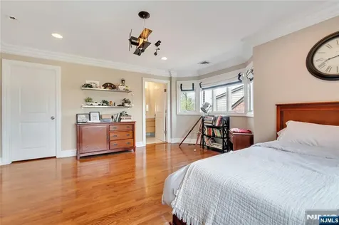 1115 Briar Way Fort Lee NJ 07024