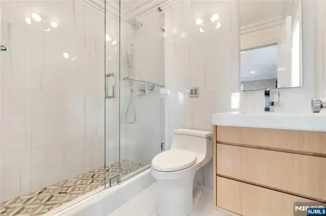 1115 Briar Way Fort Lee NJ 07024