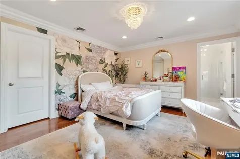 1115 Briar Way Fort Lee NJ 07024