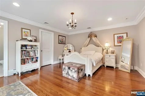 1115 Briar Way Fort Lee NJ 07024