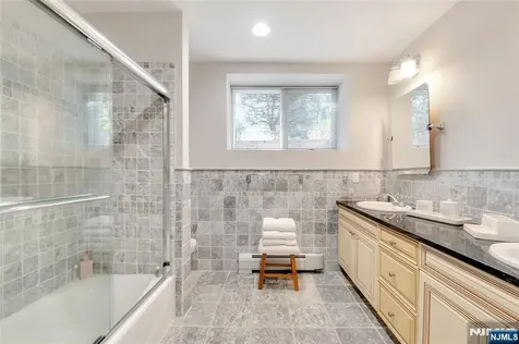 1115 Briar Way Fort Lee NJ 07024