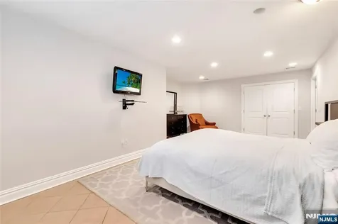 1115 Briar Way Fort Lee NJ 07024