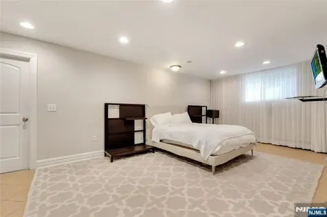 1115 Briar Way Fort Lee NJ 07024