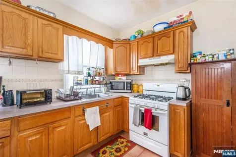 232 2nd Street Newark NJ 07107