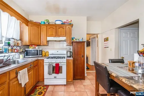 232 2nd Street Newark NJ 07107