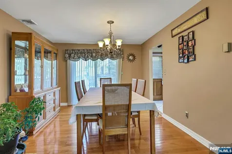 5 Seminole Way West Milford NJ 07480
