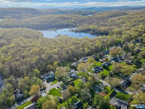 5 Seminole Way West Milford NJ 07480