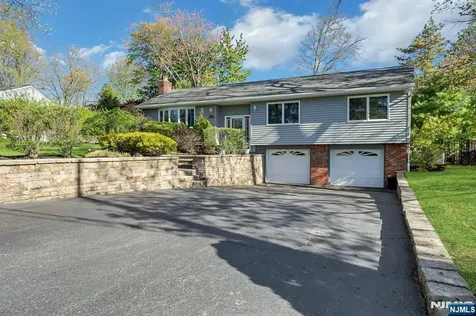 5 Seminole Way West Milford NJ 07480