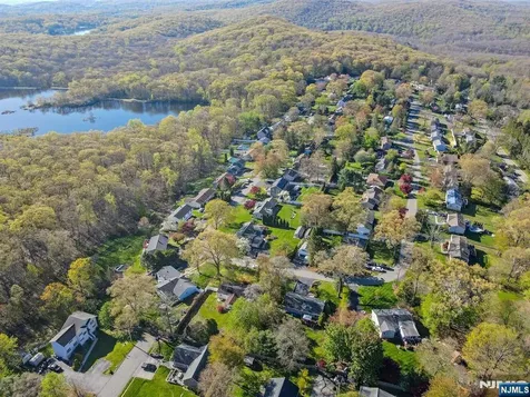 5 Seminole Way West Milford NJ 07480