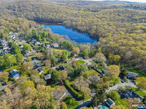 5 Seminole Way West Milford NJ 07480