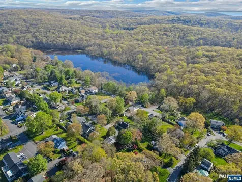 5 Seminole Way West Milford NJ 07480