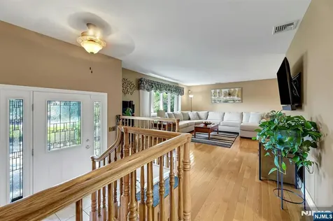5 Seminole Way West Milford NJ 07480