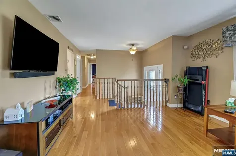 5 Seminole Way West Milford NJ 07480