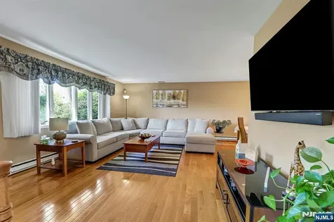 5 Seminole Way West Milford NJ 07480
