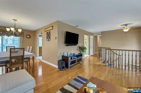 5 Seminole Way West Milford NJ 07480
