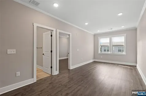 81 Arnold Drive Wood Ridge NJ 07075