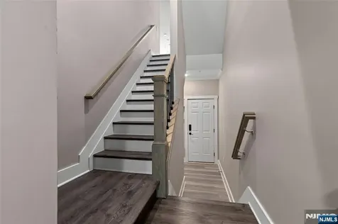 81 Arnold Drive Wood Ridge NJ 07075