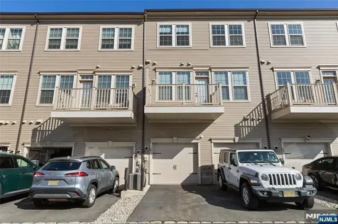 81 Arnold Drive Wood Ridge NJ 07075