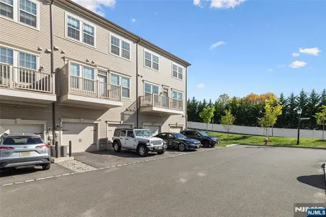 81 Arnold Drive Wood Ridge NJ 07075