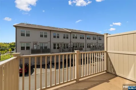 81 Arnold Drive Wood Ridge NJ 07075