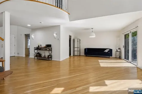 79 Lakeview Drive Old Tappan NJ 07675