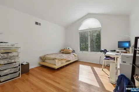 79 Lakeview Drive Old Tappan NJ 07675