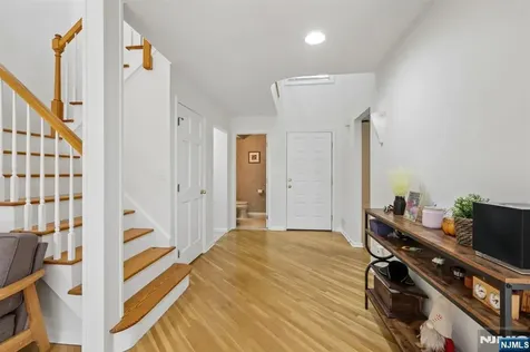 79 Lakeview Drive Old Tappan NJ 07675
