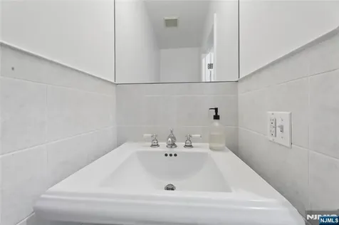 1435 14th Street Fort Lee NJ 07024