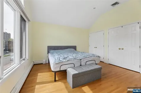 1435 14th Street Fort Lee NJ 07024
