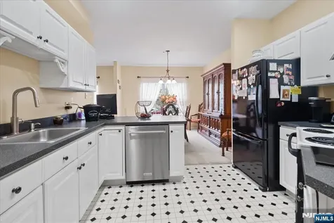 9224 Richmond Road West Milford NJ 07480